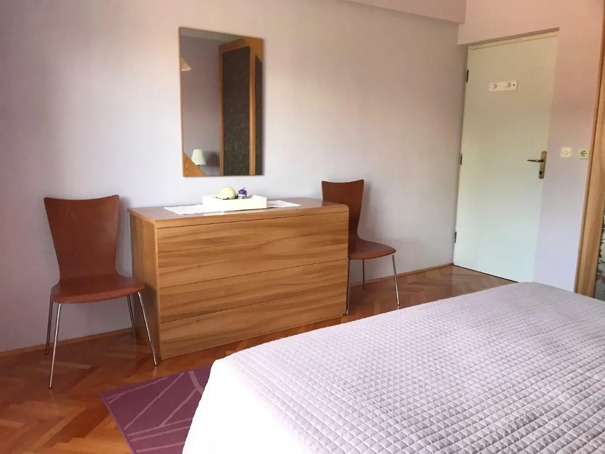 Apartments Mirna With Parking Lovran