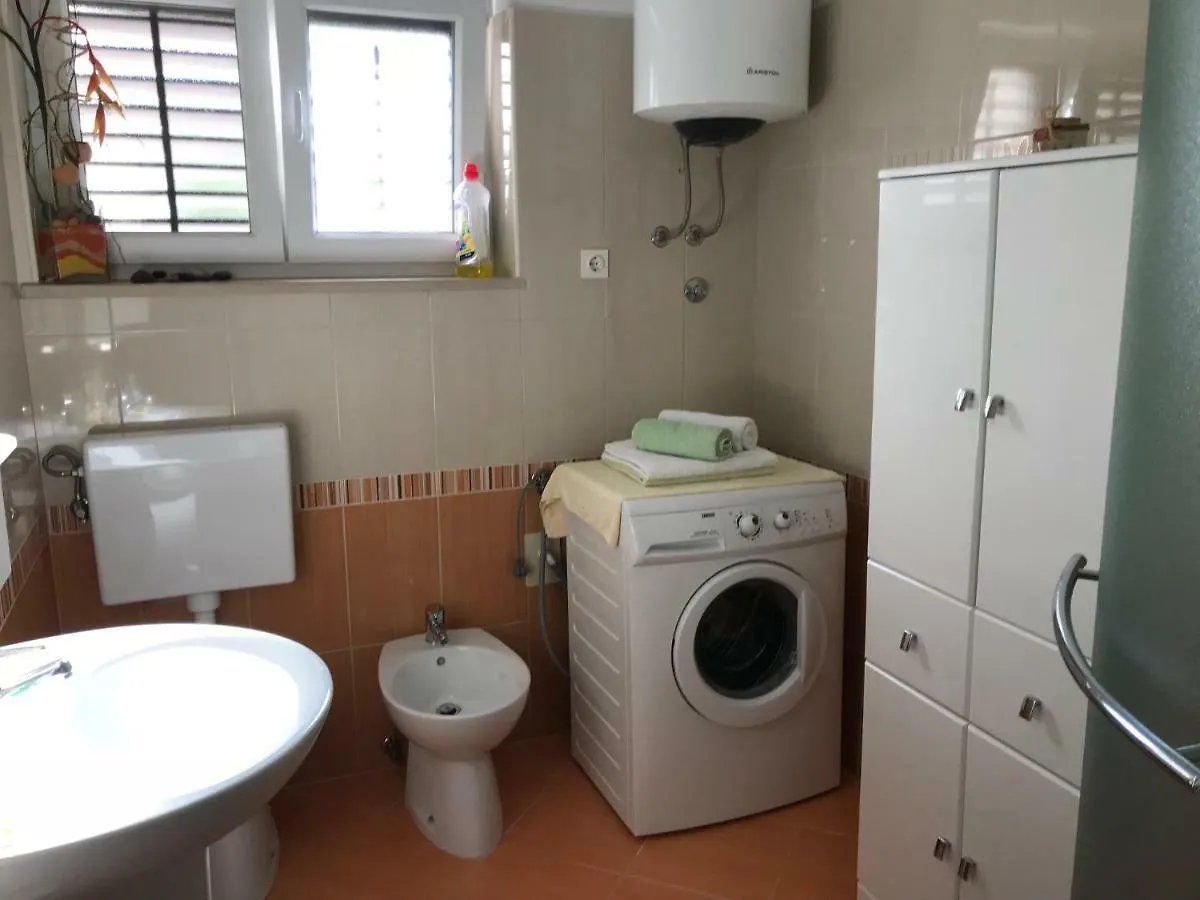 Apartments Mirna With Parking Lovran